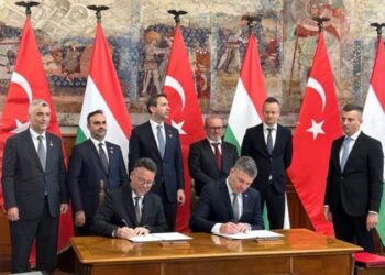 Ticaret bakanı açıkladı: Macaristan ile imzalar atıldı