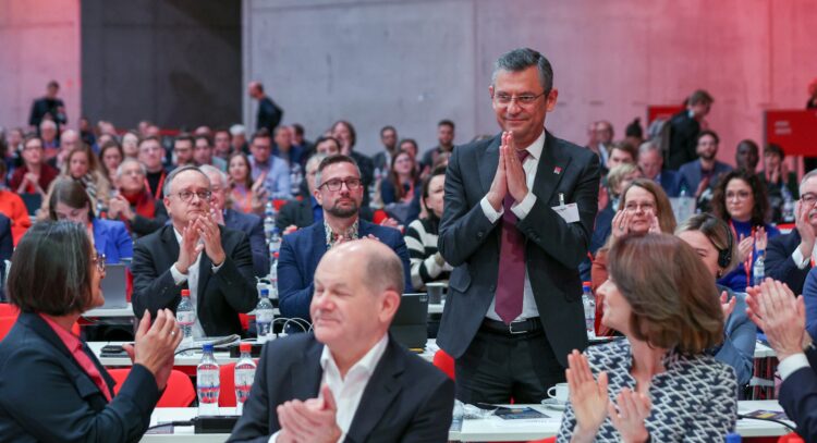 Özgür Özel, Almanya Sosyal Demokrat Partisi kongresinde…