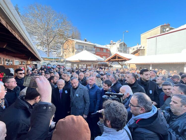 CHP’nin Sinop’taki en eski üyesi… Engin Altay’ın babası Kazım Altay toprağa verildi