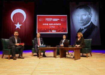 CHP İstanbul İl Başkanlığı kentsel dönüşüm paneli düzenledi
