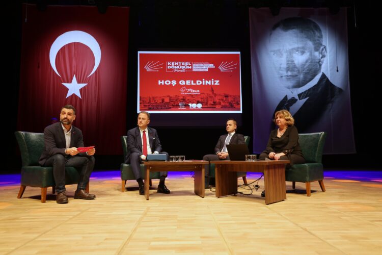 CHP İstanbul İl Başkanlığı kentsel dönüşüm paneli düzenledi