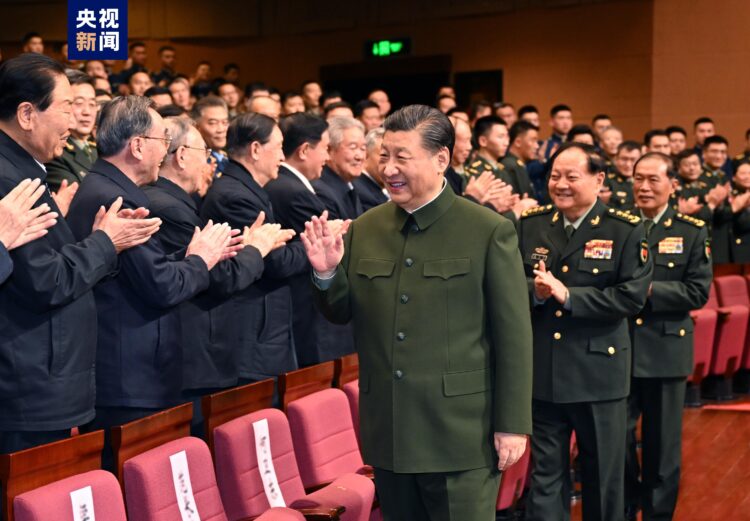 Xi, emekli gazilerin Bahar Bayramı’nı kutladı