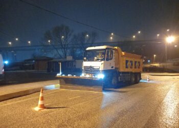 İBB ekipleri, 11 bin 812 personel, 3 bin 62 araçla kar nöbetinde!