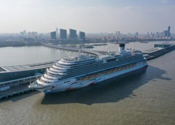 Çin’in ilk yerli üretim büyük kruvaziyer gemisi ilk seferine çıktı