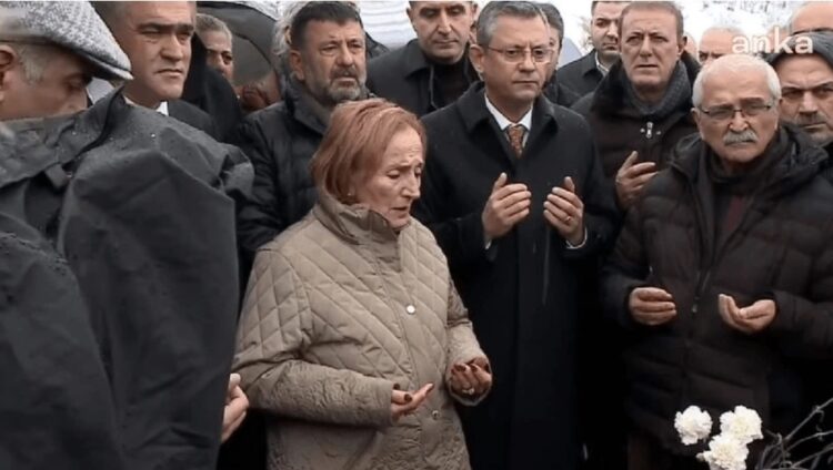 Kamer Genç’in 8’inci ölüm yıl dönümünde mezarı başında anıldı…