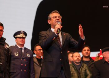 Özgür Özel: “Anketlerde Mansur Başkan çok iyi”