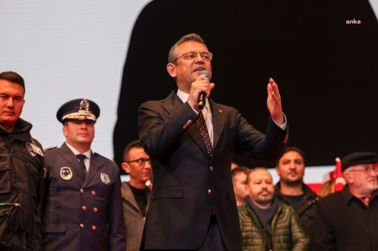 Özgür Özel: “Anketlerde Mansur Başkan çok iyi”