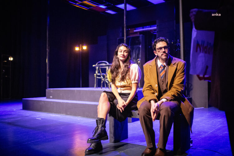 “Kürk Mantolu Madonna” tiyatroya uyarlandı