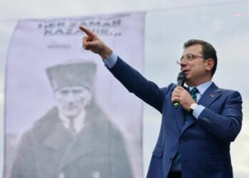 İmamoğlu: “Kralına yas ilan ettiğiniz ülke Atatürk’e tahammül edemiyor”