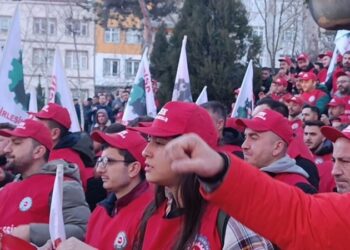 Metal işçileri 39 fabrikada grev kararı aldı