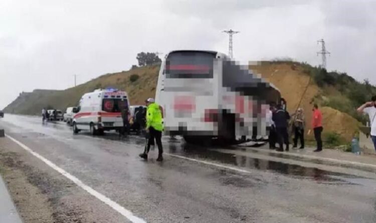 Sivas’ta yolcu otobüsü kaza yaptı… Çok sayıda yaralı var!