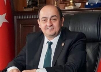 AKP’den istifa etti, İYİ Parti’ye geçti