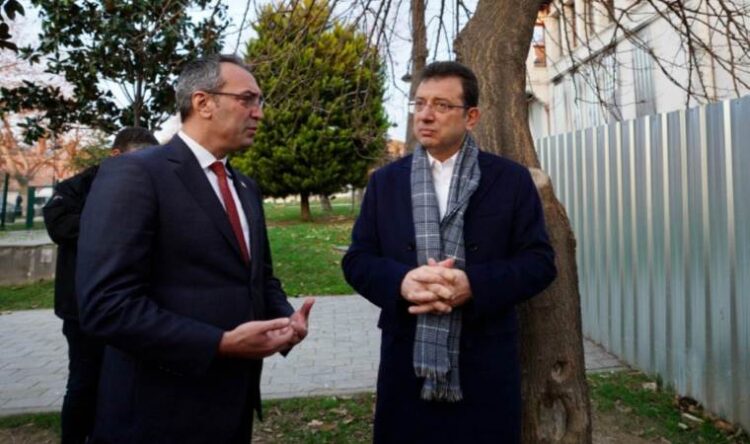 İmamoğlu TÜGVA’ya devredilen yıkılmış binayı inceledi