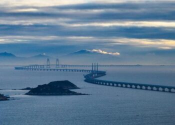 Çin’in Hong Kong-Zhuhai-Makao Köprüsü günlük yolcu akışında yeni bir rekora imza attı