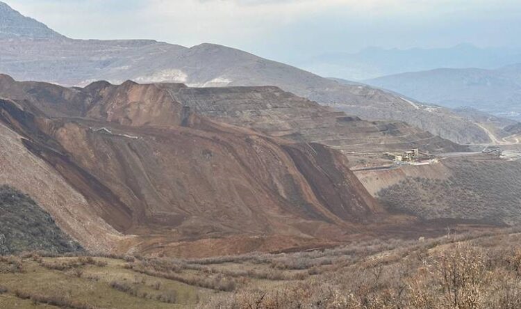 Faciada 2’nci gün… 9 işçiyi arama çalışmaları devam ediyor