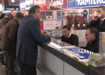 Yerel seçim ve bayram için bilet alan vatandaşlar, fiyatlardan şikayet etti