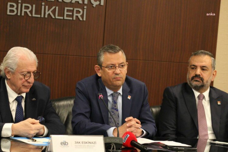 Özgür Özel’den Hamza Dağ’a: “Ben panik halinde rozetimi mi çıkarmışım”