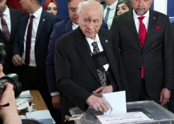 Devlet Bahçeli oy kullandı, yüzündeki morluklar dikkat çekti!