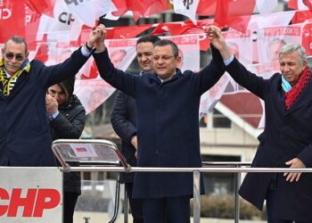 Özgür Özel: “Bizim ayrımız gayrımız yok. Ülkenin birliğinden yanayız”