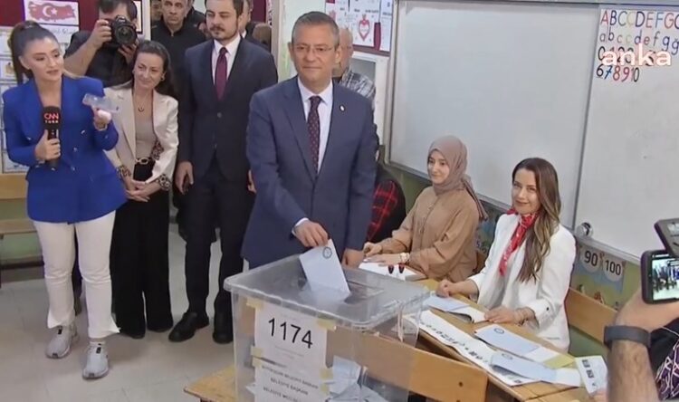 CHP lideri Özgür Özel Manisa’da oyunu kullandı