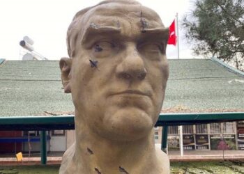 Atatürk büstüne baltayla saldıran zanlı serbest bırakıldı!