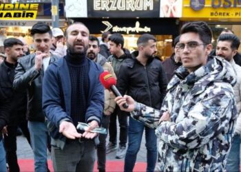 Sokak röportajında Erdoğan’ı eleştirdi, gözaltına alındı