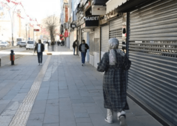 Van’da protesto sürüyor: Esnaf kepenk açmadı