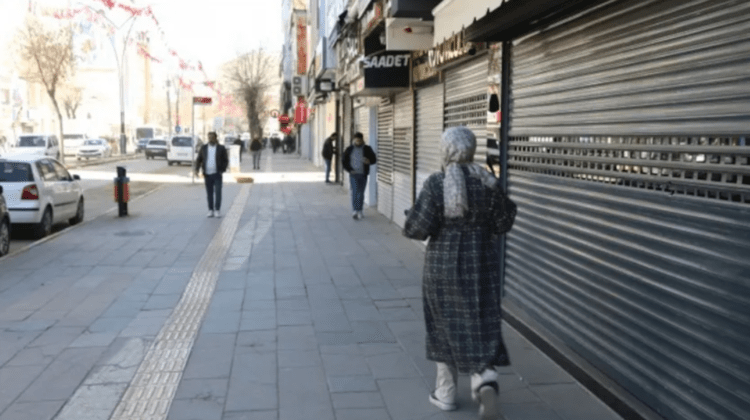 Van’da protesto sürüyor: Esnaf kepenk açmadı