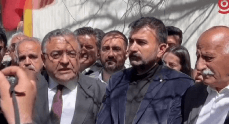 CHP heyeti Van’da: “Toplumsal barışımıza böyle bir darbe olamaz”