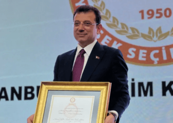 İmamoğlu üçüncü kez mazbatasını aldı: ‘Bu mazbata 16 milyonundur!’