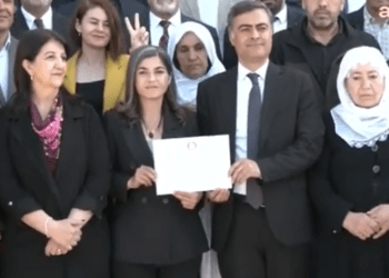 Van Büyükşehir Belediye Başkanı seçilen Abdullah Zeydan mazbatasını aldı