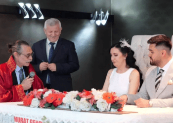 Erdal Beşikçioğlu belediye başkanı olarak ilk nikahını kıydı