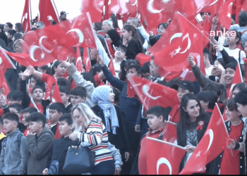 Binlerce çocuk 23 Nisan’da Anıtkabir’e akın etti