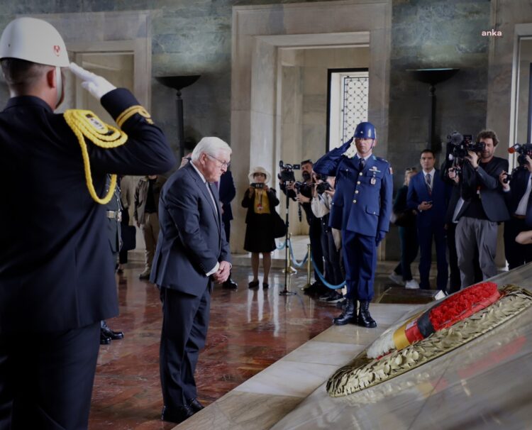 Almanya Cumhurbaşkanı Steinmeier Anıtkabir’i ziyaret etti