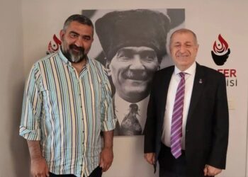 Eski futbolcu Ümit Özat, Zafer Partisi’ne katıldı