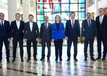DİSK heyetinden İBB ve valiliğe ‘1 Mayıs’ ziyaretleri