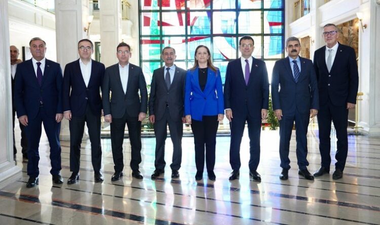 DİSK heyetinden İBB ve valiliğe ‘1 Mayıs’ ziyaretleri