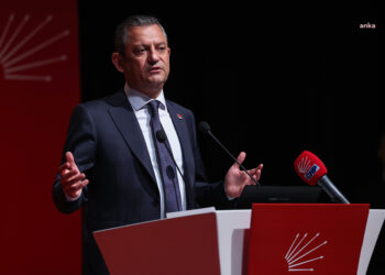 Özel’den belediye başkanlarına: İsraftan, lüksten uzak durun