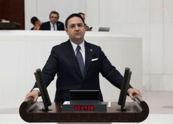 CHP’li Akdoğan’dan bayramda AVM çalışanlarının tatil yapması için kanun teklifi