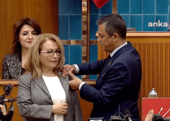 İYİ Parti’den istifa eden Ayşe Sibel Yanıkömeroğlu, CHP’ye katıldı