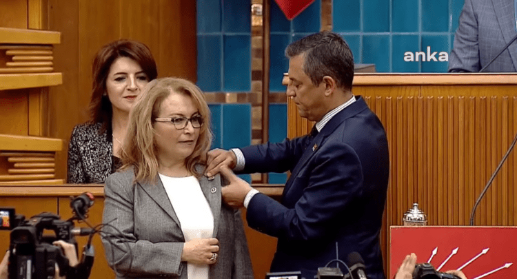 İYİ Parti’den istifa eden Ayşe Sibel Yanıkömeroğlu, CHP’ye katıldı