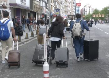 İstanbul’da kapalı yollar nedeniyle turistler havalimanına ulaşmakta zorlandı