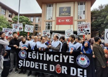 Öğretmenler iş bıraktı: “Şiddetin, cinayetin tek faili olmadığını biliyoruz”