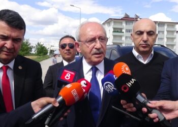 Kılıçdaroğlu, Demirtaş ve Mızraklı’yı ziyaret etti: İçerde olmamalı