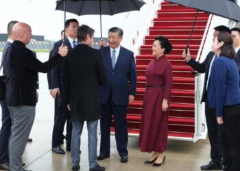 Xi, Fransa’ya resmi ziyaret gerçekleştirmek üzere Paris’e gitti