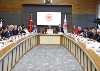 Emekli askerlere ‘ekran yasağı’ teklifi geri çekildi