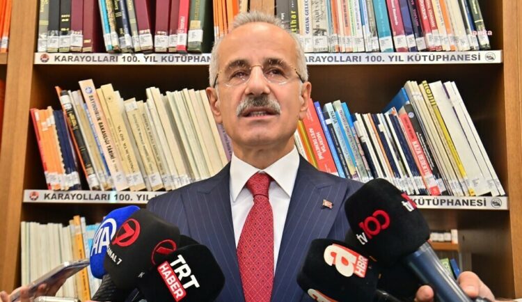 Bakan Uraloğlu: “Kendisinin veya eşyasının aranmasını kabul etmeyen yolcu uçağa kabul edilmeyecek”
