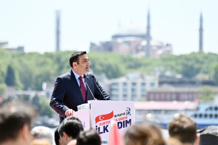 İstanbul’un üç ilçesi ‘Atatürk’ün İzinde’ yürüdü