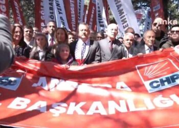 CHP Genel Başkanı Özgür Özel; Deniz Gezmiş, Yusuf Aslan ve Hüseyin İnan’ı mezarları başında andı