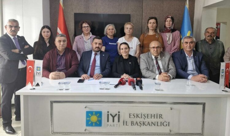 İYİ Partili Ayyüce Türkeş’ten iktidara ‘kandırıldık’ göndermesi
